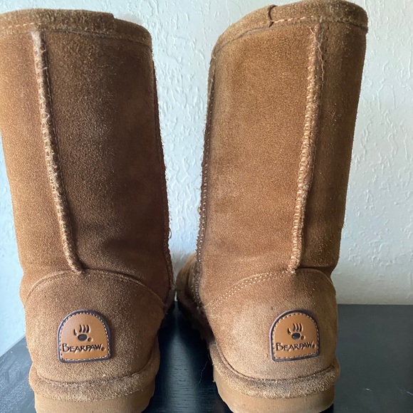 Size 6 bearpaw boots - Picture 4 of 4